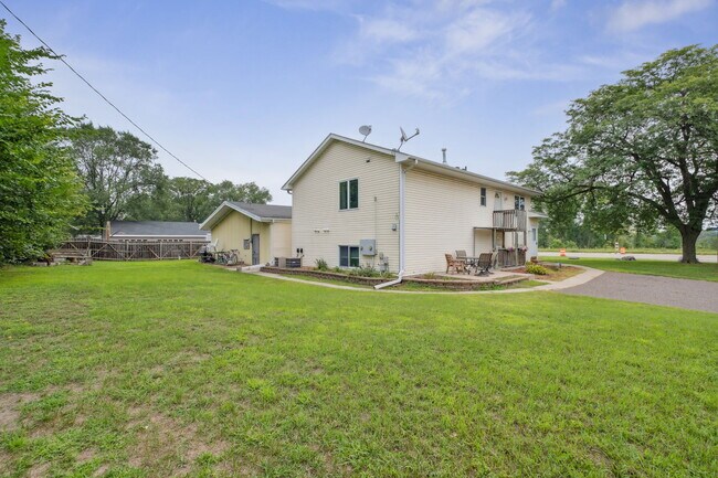 Foto del edificio - 9002 Lexington Ave NE