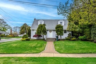 Building Photo - 25 E Shore Dr