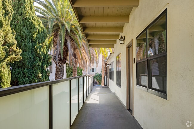 Building Photo - The Clover