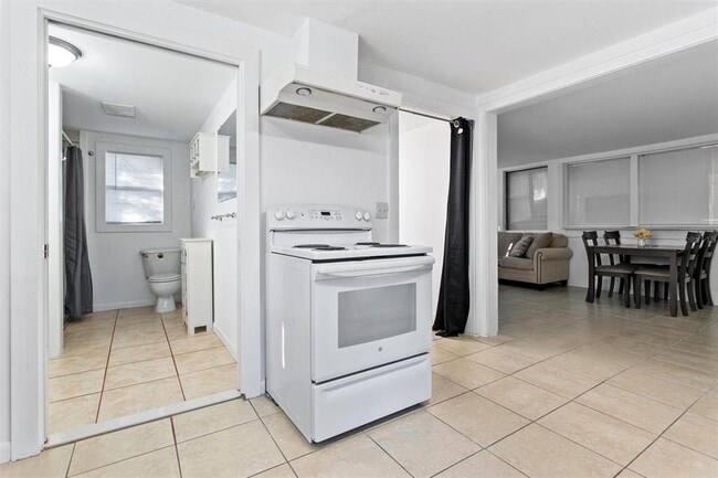 Foto del edificio - 904 Lakeview Rd