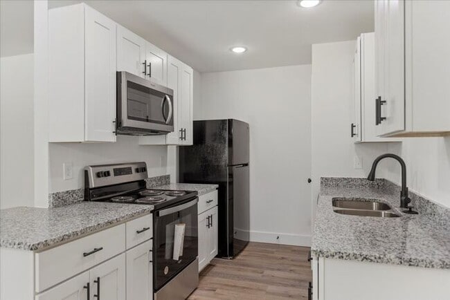 Building Photo - Arlington Townes - Beautiful 3 Bed 2 Bath ...