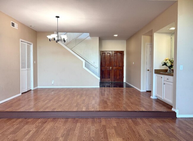 Building Photo - 976 De Soto Ln
