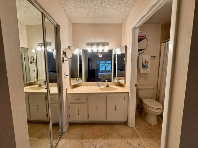 Building Photo - 1252 Club Dr W