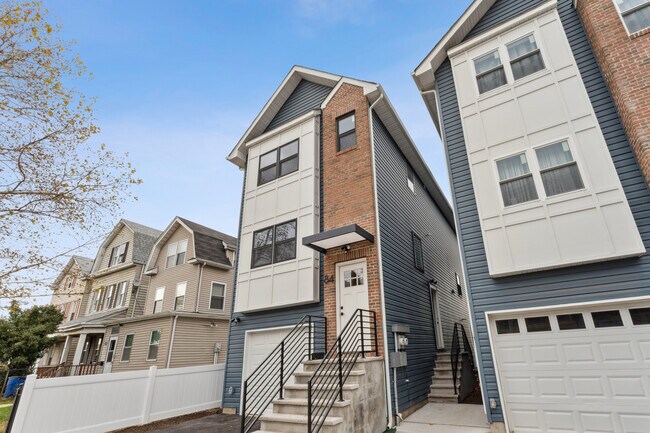 Foto del edificio - 84 Hollywood Ave