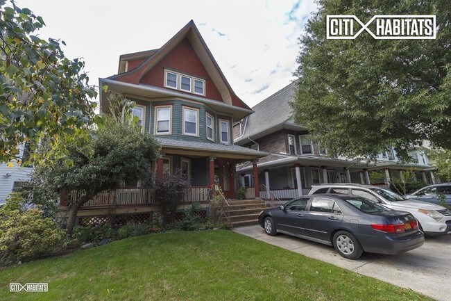 Building Photo - 470 Marlborough Rd