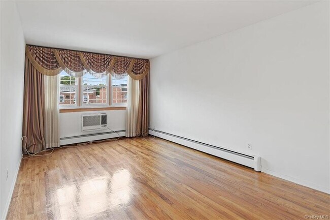 Foto del edificio - 1020 Throgmorton Ave