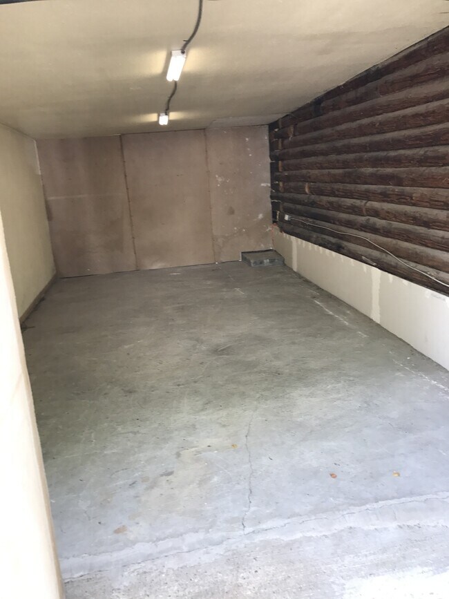 Foto del edificio - Log Home for Rent in North Pole!