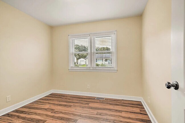 Building Photo - 2361 Hiwassee Dr