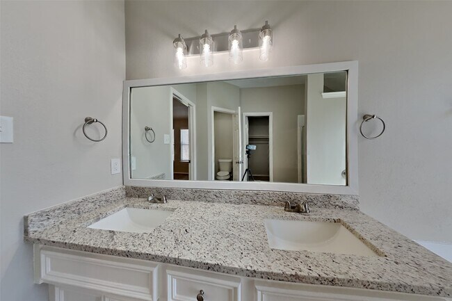 Foto del edificio - 20610 Tulip Blossom Ct