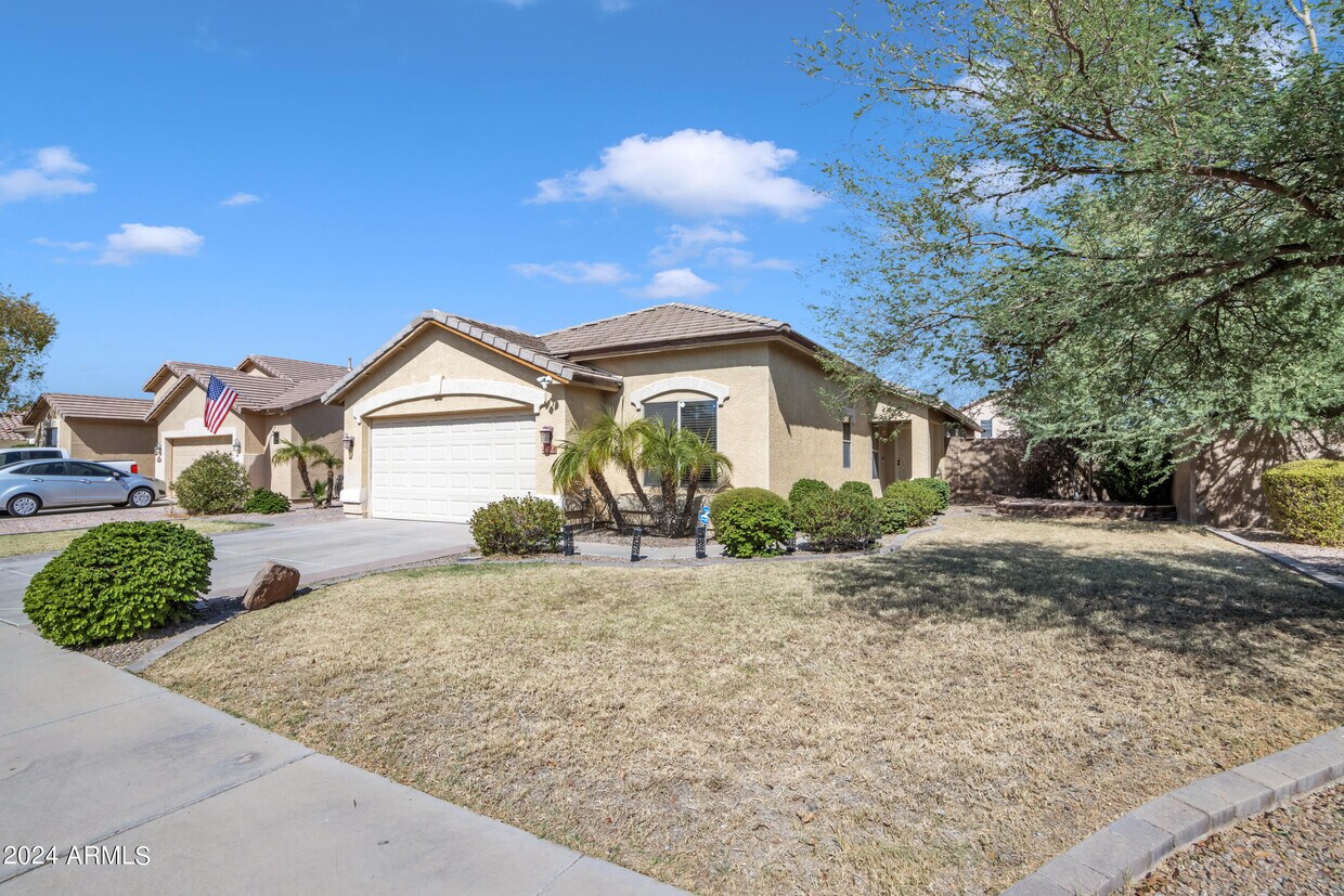 Primary Photo - 4934 E Bellerive Dr