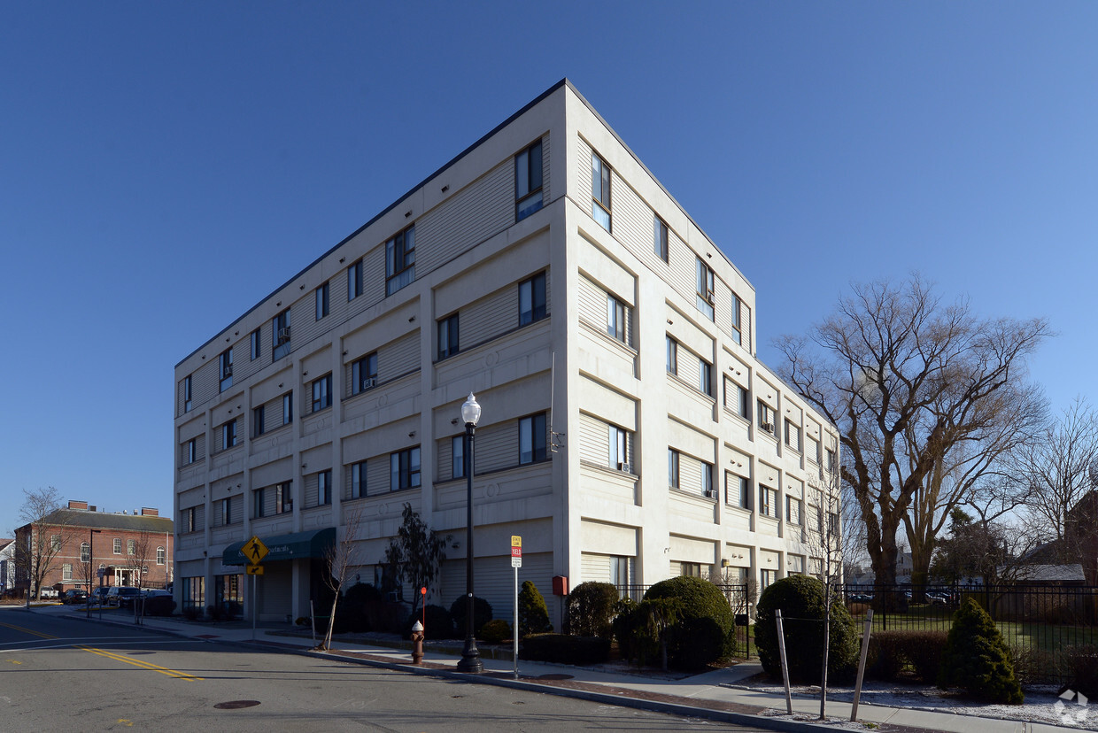 Primary Photo - School Street Apartments