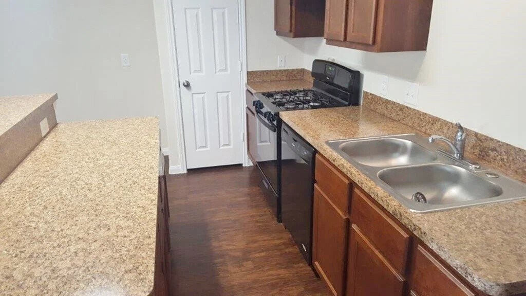 Foto principal - 5569 Plantation Forest Dr