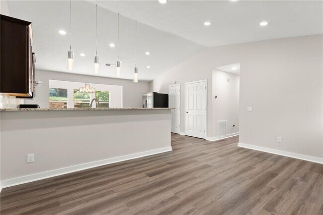 Building Photo - 2050 Shaffer Rd