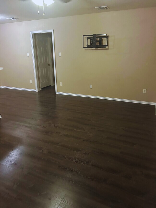 Foto del edificio - 1008 Turkey Creek Ct