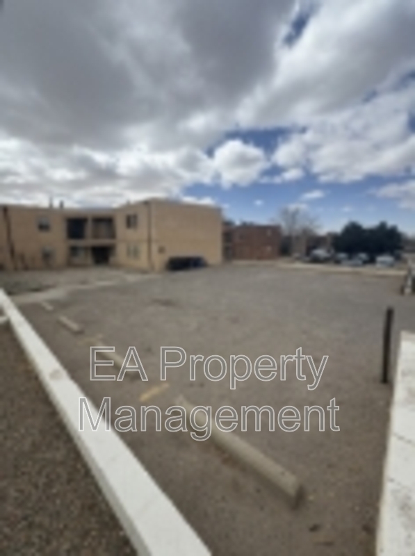 Building Photo - 12304 Candelaria Rd NE