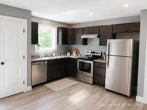 Building Photo - 8 Twin Oak Dr
