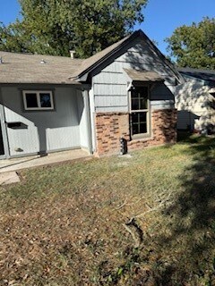 Foto del edificio - 5703 Lakefield Dr