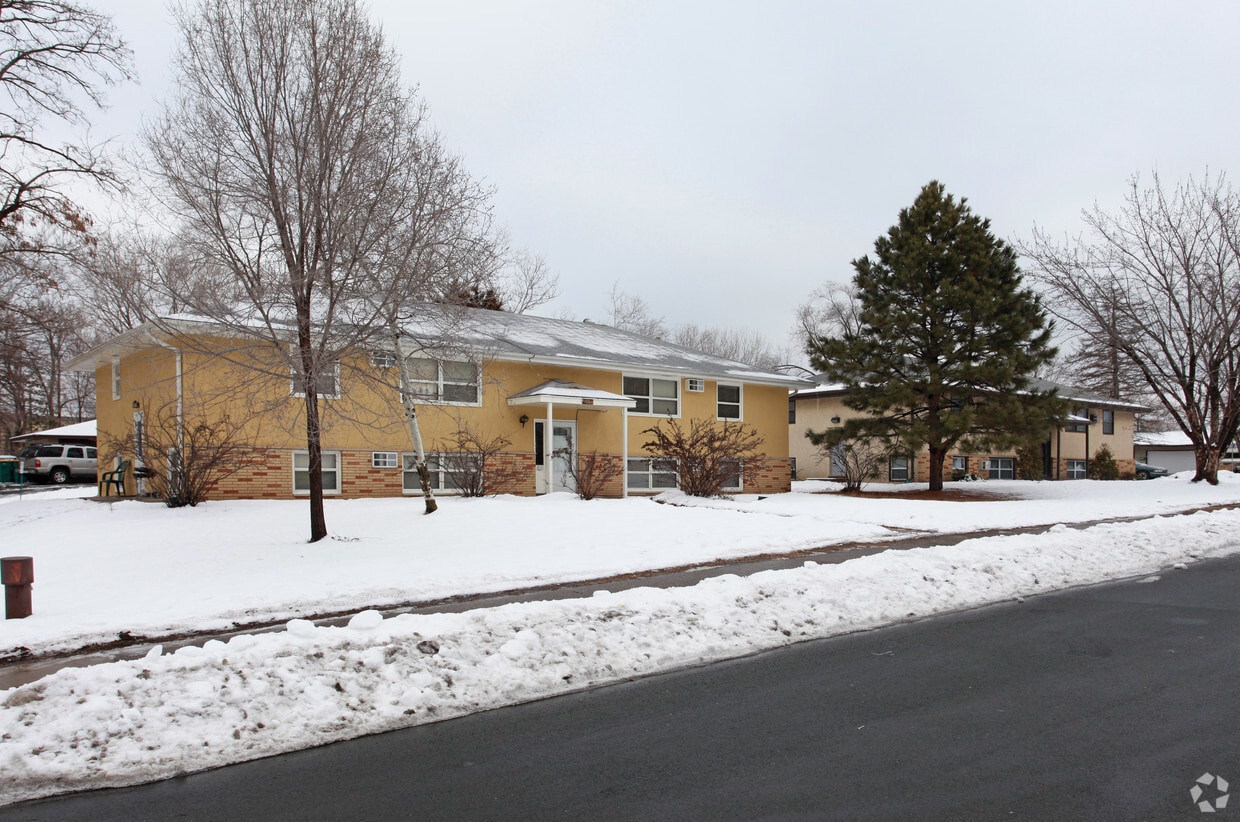 Primary Photo - 4200-4204 Lakebreeze Ave