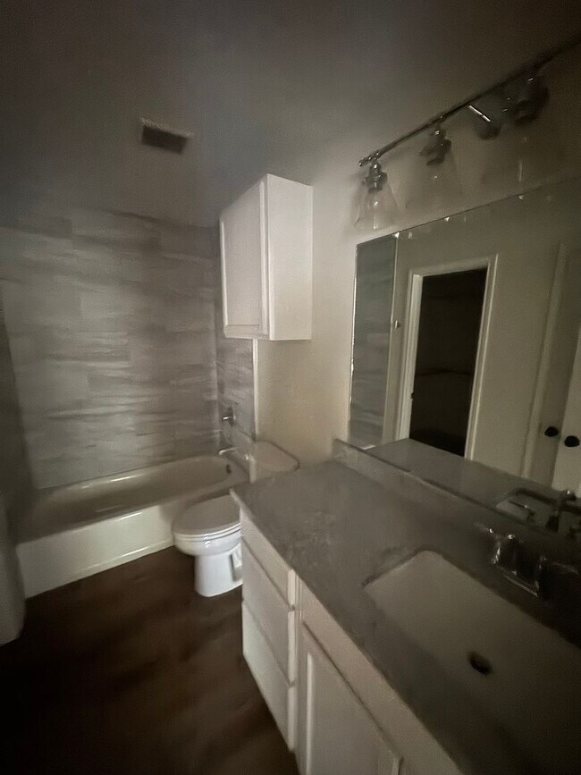 Foto del edificio - 3 bedroom, 2 bath