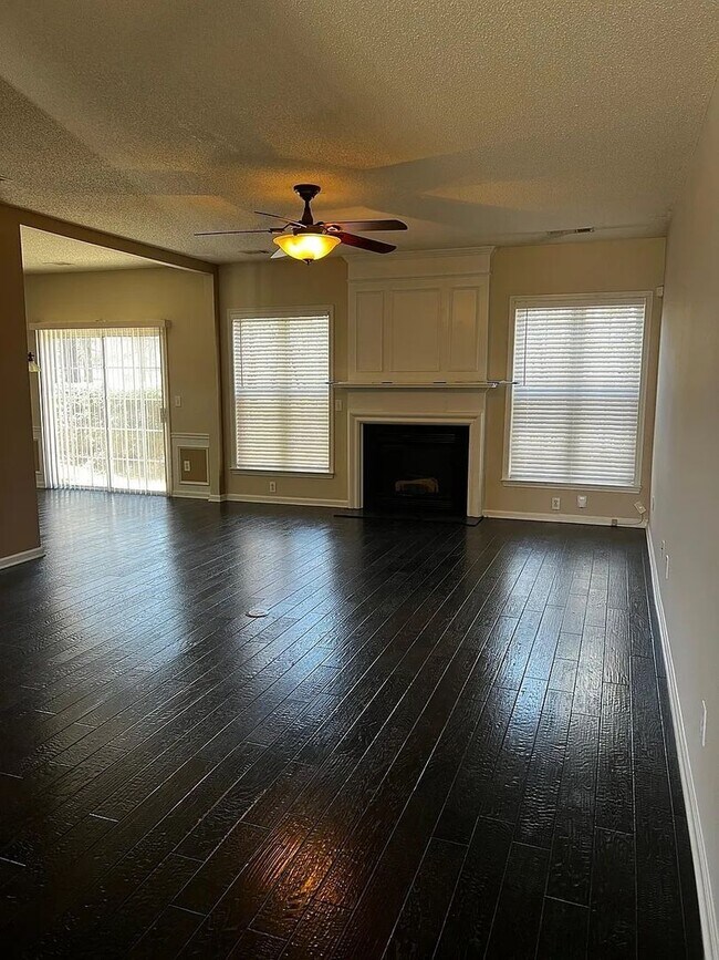 Building Photo - Spacious & beautiful 3BR Townhouse in Duluth