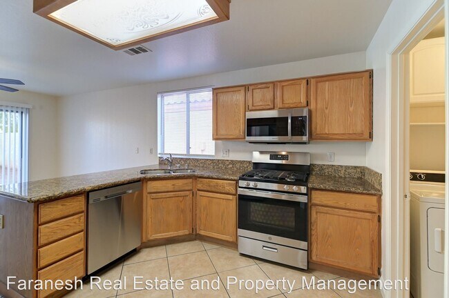 Building Photo - 3 br, 2.5 bath House - 8216 Burnt Sienna St