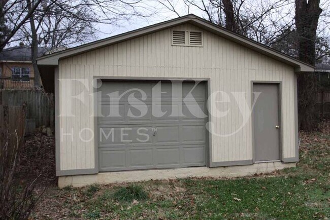 Building Photo - 3528 Amesbury St