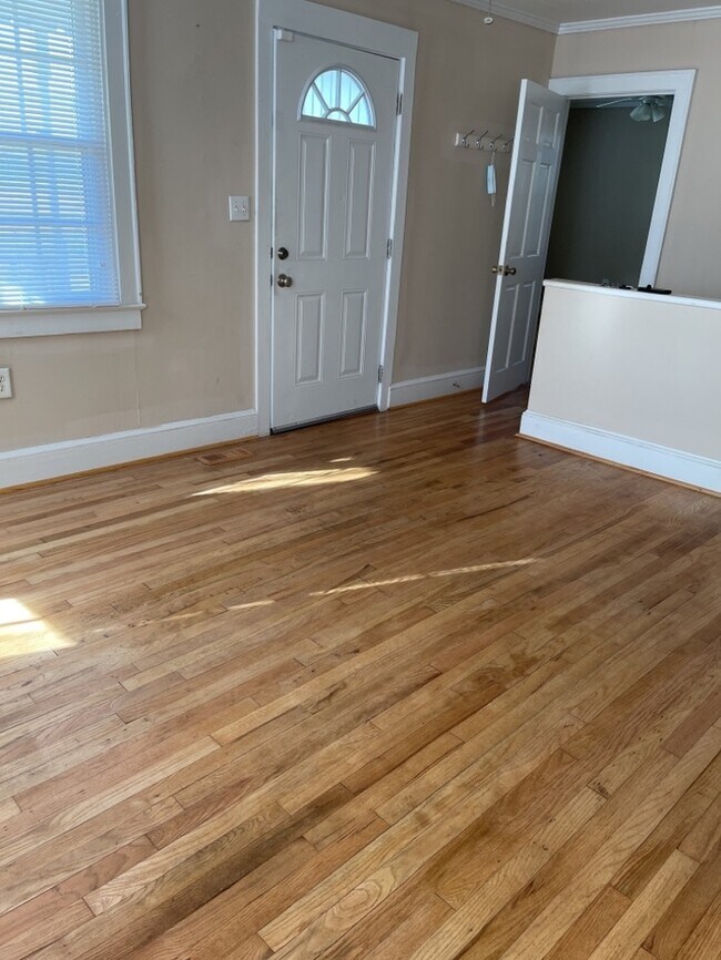 Building Photo - 3 Bedroom in Anderson