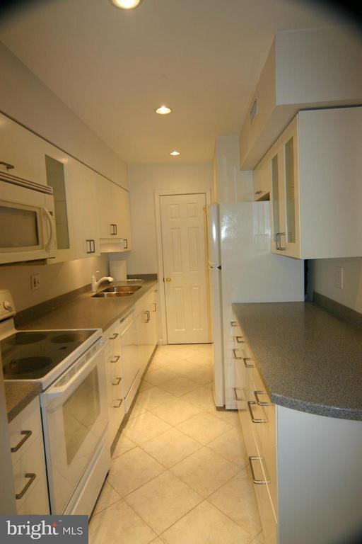 Building Photo - 8358 Dunham Ct