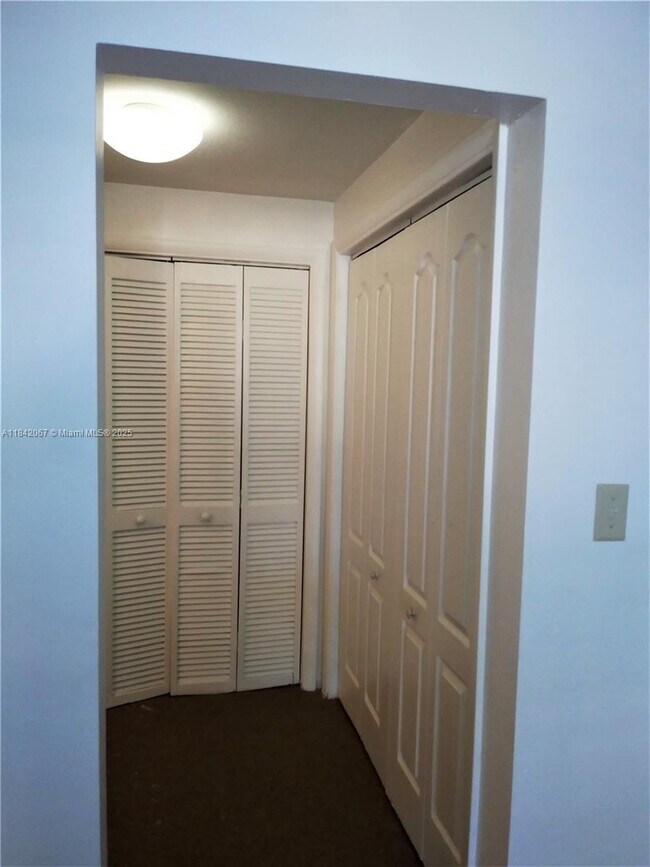 Foto del edificio - 2 bedroom in North Miami Beach FL 33165