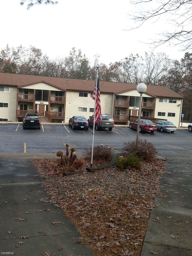Building Photo - 300 Sand Hill Manor Dr