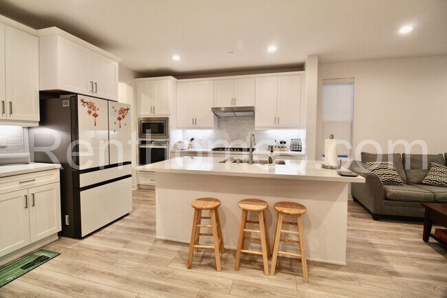 Building Photo - Sorrento Mesa, 8055 Silvercrest Wy, 3.2 kw...