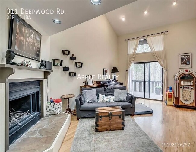 Foto del edificio - 311 Deepwood Rd