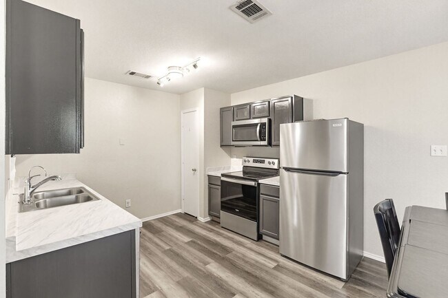 Foto del edificio - 2607 Thoroughbred Dr