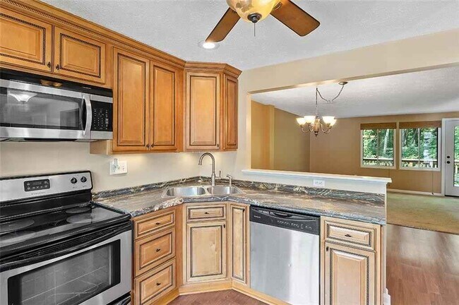 Foto del edificio - 535 Hunters Path Rd
