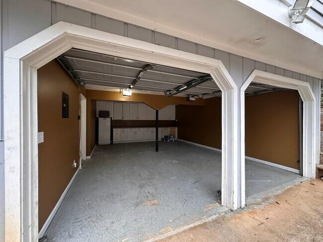 Foto del edificio - 10750 Plantation Bridge Dr