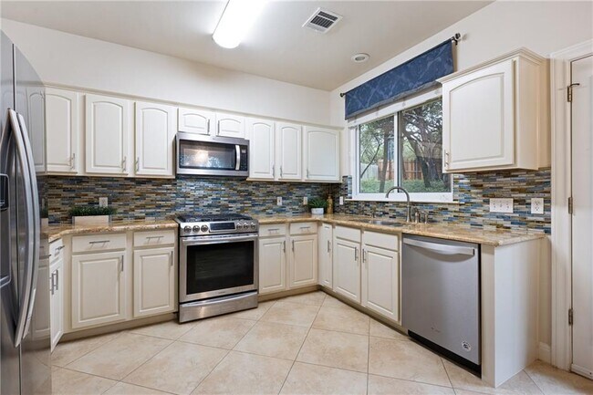 Foto del edificio - 5605 Creek Meadows Cove