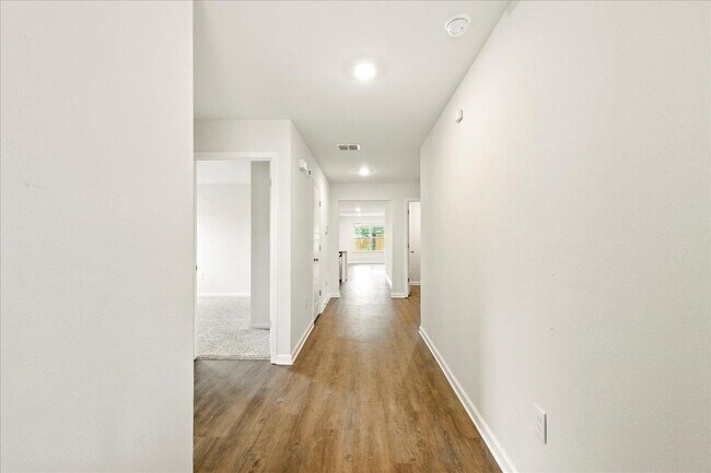 Building Photo - 18 E Sycamore Trl