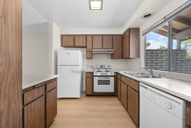 Foto del edificio - Beautiful Single-Story End Unit in Vista d...