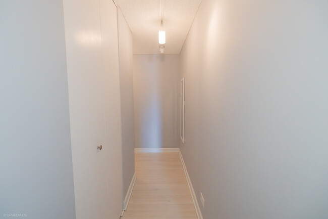 Foto del edificio - 70 W Huron St