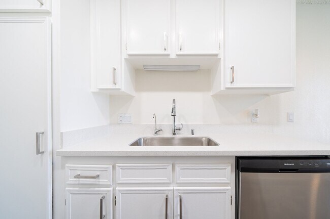 Foto del edificio - 1440 Oak Dr