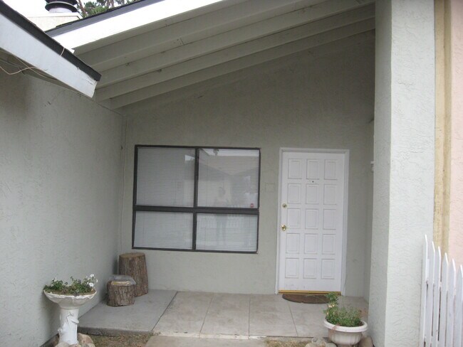 Foto del edificio - 3208 Parkland Ct