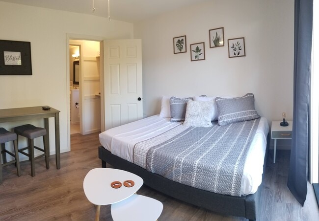 Can use a daybed or twin for more floorspace. - 1912 Eversley Plz