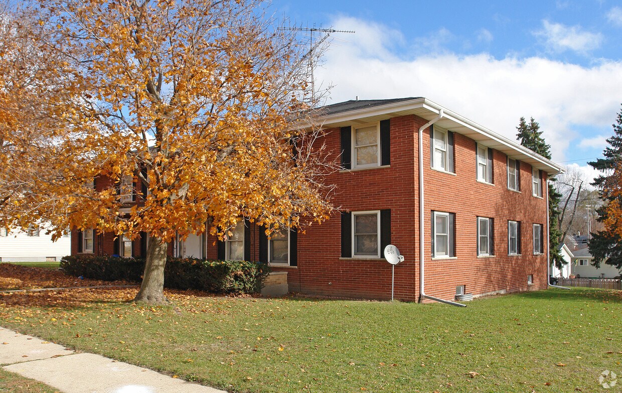 466 Dutton St, Burlington, WI 53105 Apartments in Burlington, WI