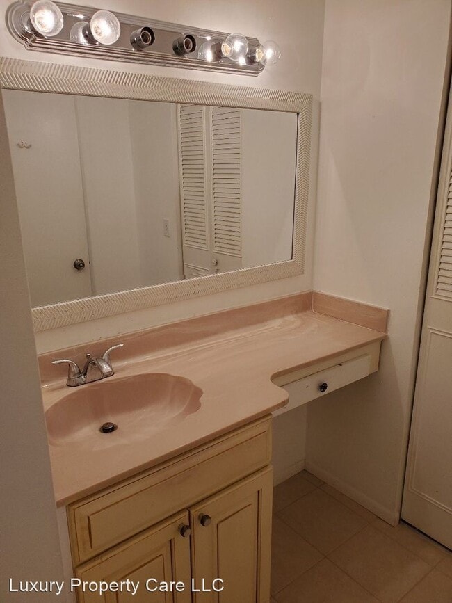 Building Photo - 2 br, 2 bath House - 235 Lake Dora Drive