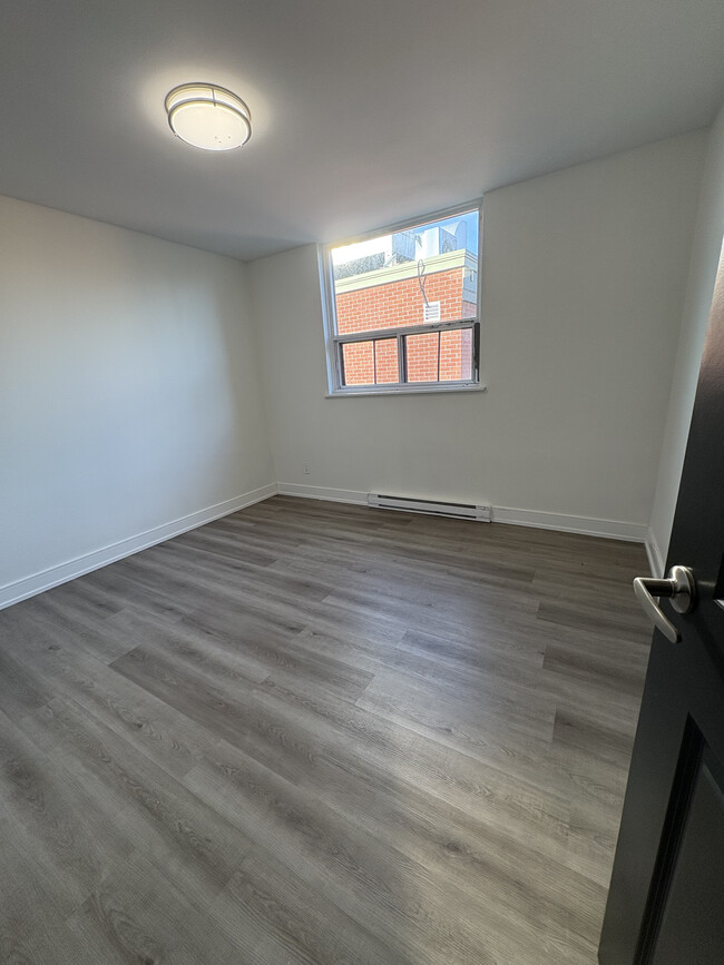 Building Photo - 1 bedroom 1 bathroom unit available in bolton