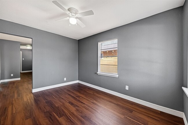 Building Photo - 3807 Love St