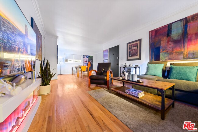 Foto del edificio - 1330 N Crescent Heights Blvd