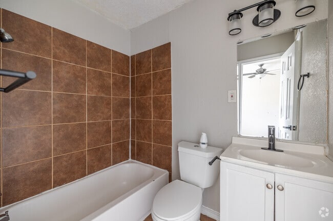 1BR, 1BA - 470SF - Bathroom - Marisol Villas Apartments