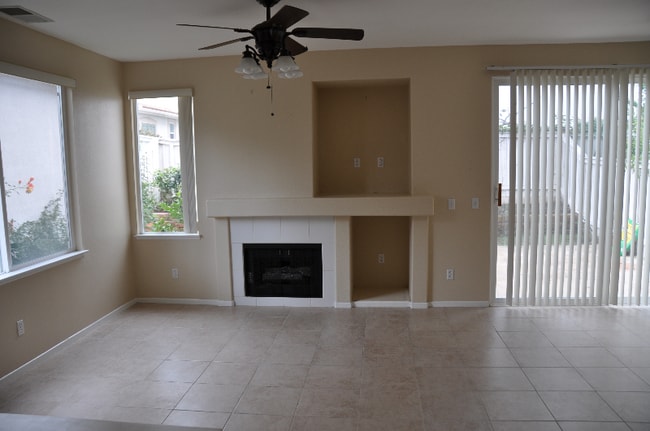 Building Photo - 9468 Compass Point Dr S