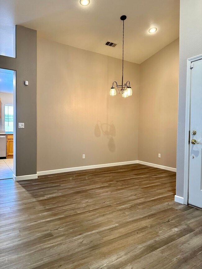 Building Photo - Single Story Home with CASITA in Green Val...